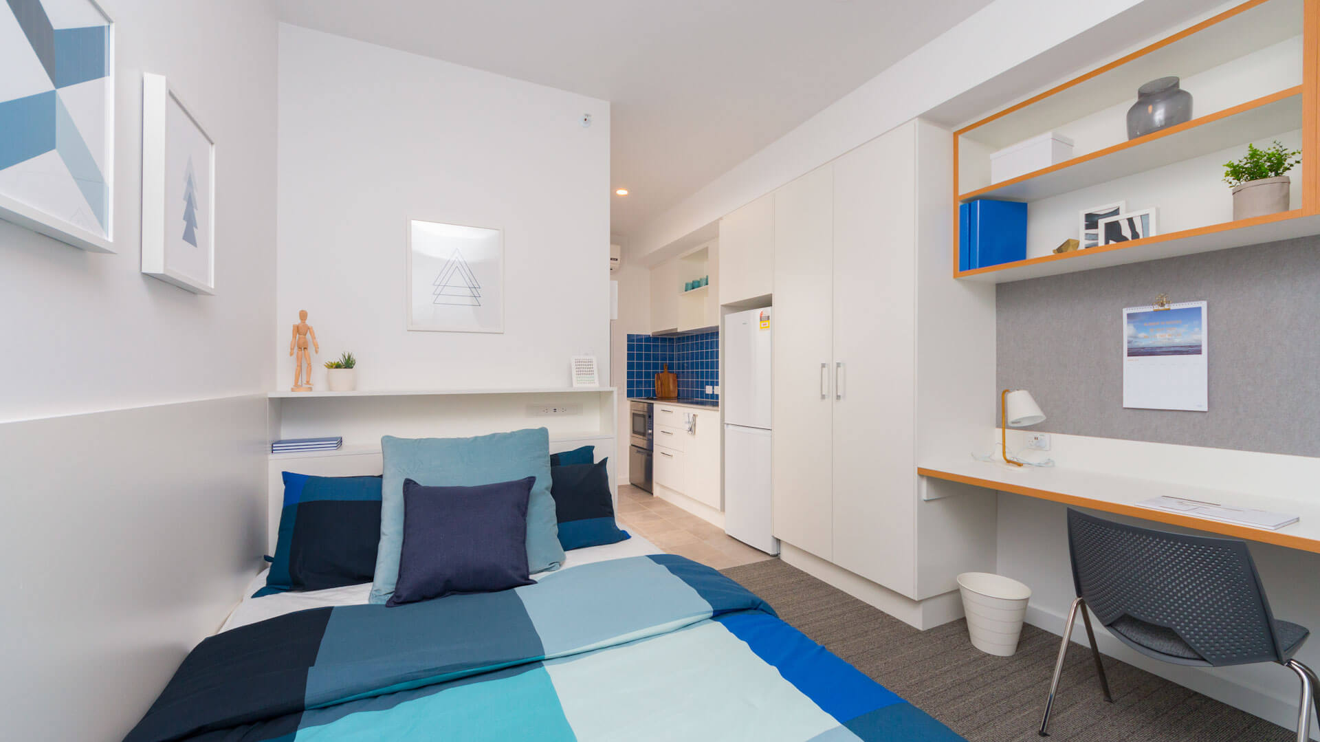 Deluxe-Studio-with-Double-Bed-South-dwell-East-End-Adelaide-2